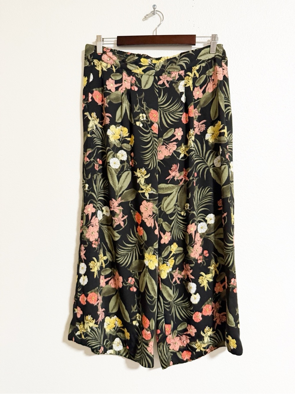 Liz Claiborne Tropical Floral Fluid Wide Leg Crop Pants